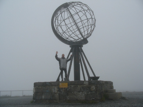 Nordkap erreicht, der Kap liegt aber unter einer Nebeldecke...