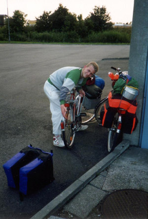 Schon leichte Fahrradprobleme in Dnmark zum Anfang der Reise.